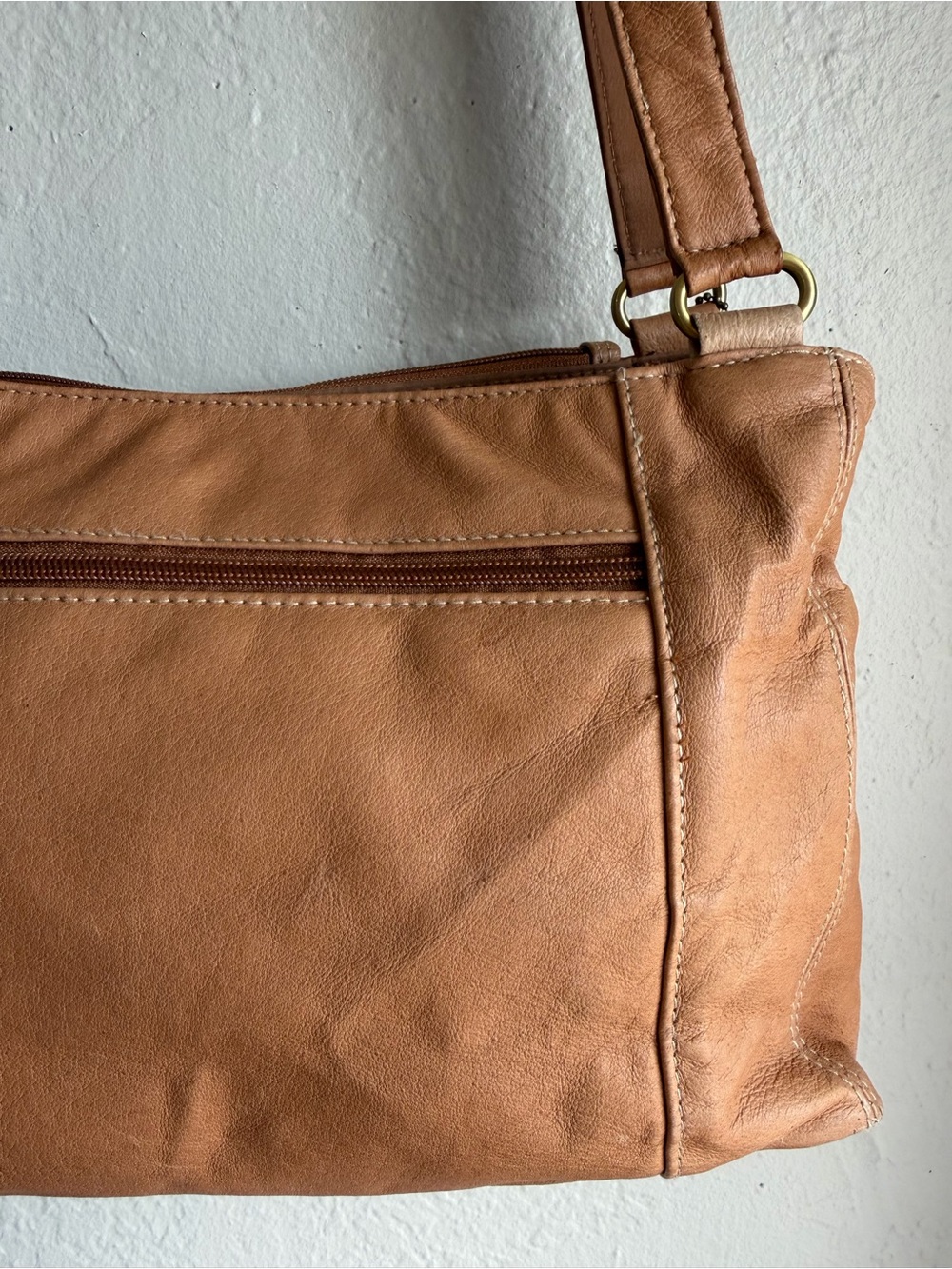 Vintage Cabin Creek Tan Leather Shoulder Bag - Picture 7 of 10